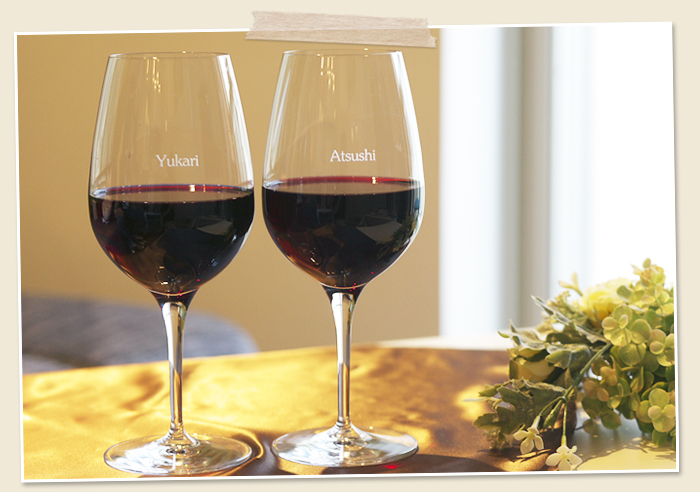 二人の特別な結婚記念日の記念品などにペアワイングラスが人気