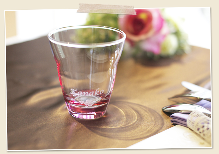 席札カラーグラスは結婚式の大切なゲスト様への記念品になります