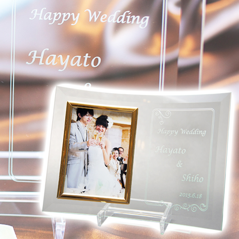 結婚式でのご両親へのプレゼントなどに名入れフォトフレーム L版用